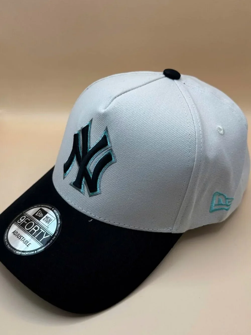 NWT New Era 9FORTY New York Yankees Adjustable Hat - Picture 2 of 5